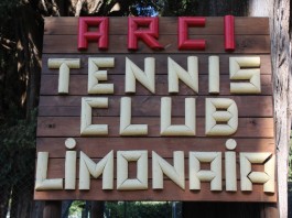 Via libera alla copertura del secondo campo da tennis della Limonaia