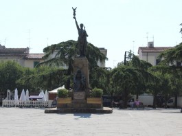 Monumento ai caduti-Piazza Vittorio Veneto