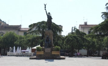 Monumento ai caduti-Piazza Vittorio Veneto