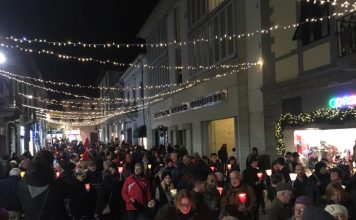 “Diritti a testa alta”: a Sesto Fiorentino grande partecipazione alla fiaccolata