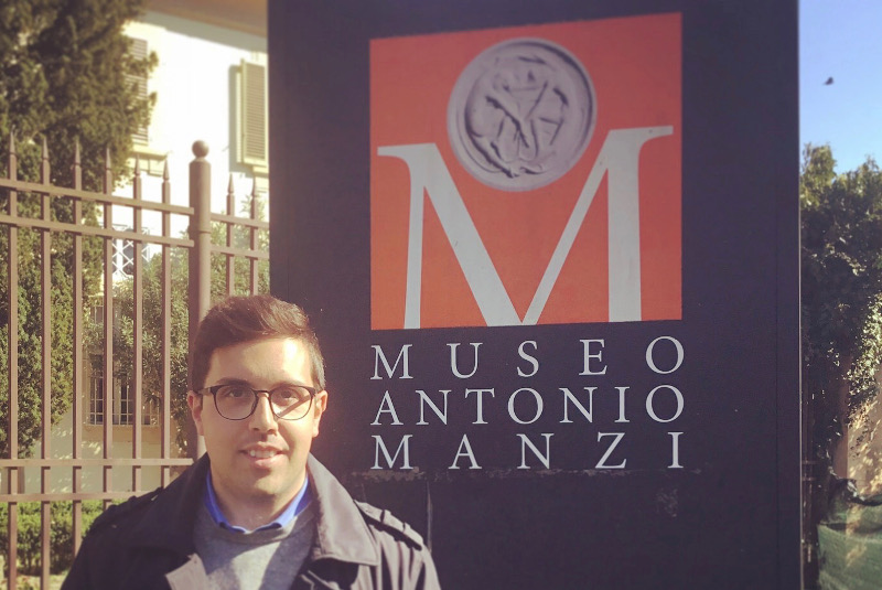 Paolo Gandola davanti al Museo Manzi a Campi Bisenzio