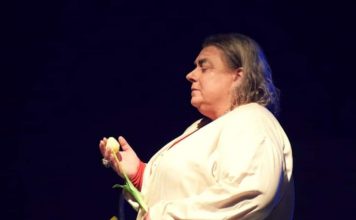 “Dio arriverà all’alba”: poesia in prosa (e in scena) nel ricordo di Alda Merini Alda Merini