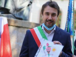 “W i partigiani”: il disegno di un bambino sulla statua del ‘Tondo’