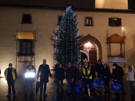 La solidarietà del Lions Club Sesto: pacchi di Natale in dono alle case famiglia Albero Natale-Lions Club Sesto