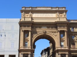 Piazza della Repubblica - Arco
