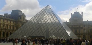 Louvre-La piramide 3