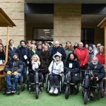 il_gruppo_nell_edificio_Aule_e_biblioteca