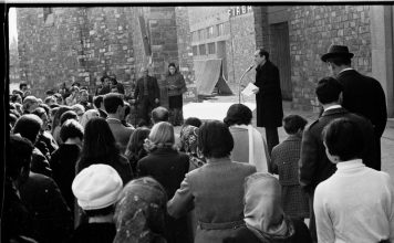 1969_Assemblea_pzzaIsol_sagrato
