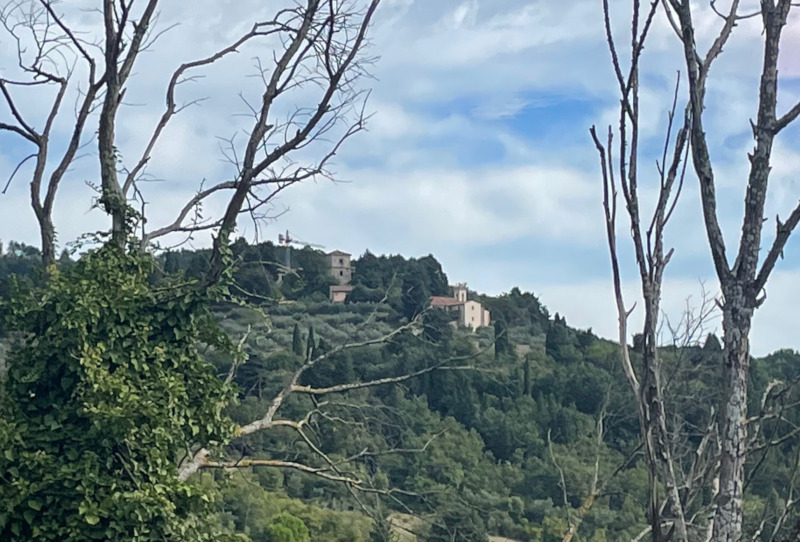 Castello dei Da Castiglione e chiesa di San Michele a Cercina visti da via della fontanaccia