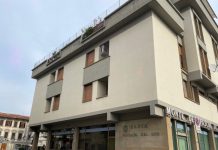 Palazzina di una banca laddove una volta c'era il teatro Niccolini