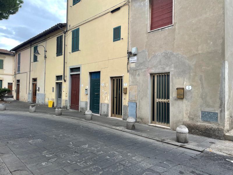 Piazza della Chiesa angolo via Savonarola