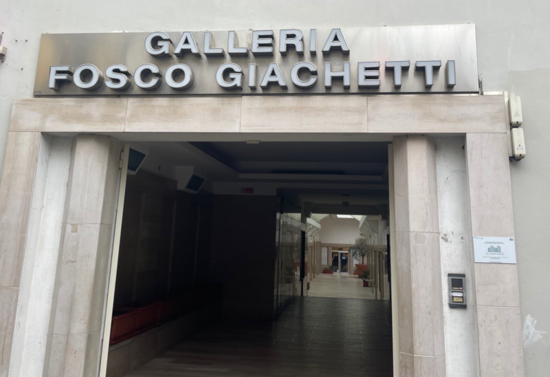 Galleria Fosco Giachetti, entrata da via Cavallotti