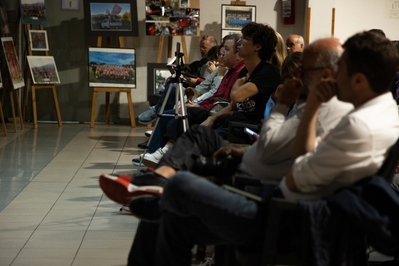 Dalle quattro del pomeriggio per un posto in prima fila