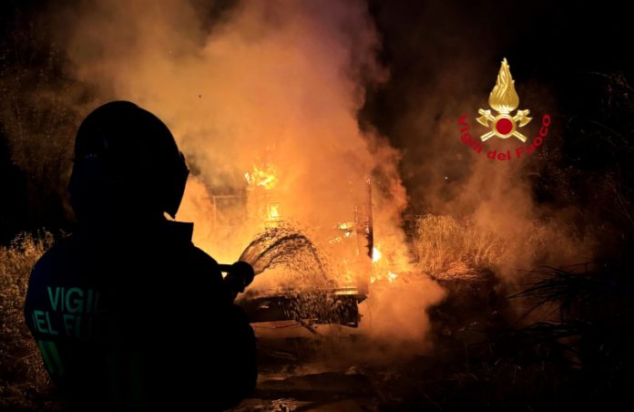 fuoco in via d Mollaia