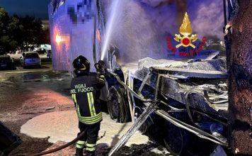 Sesto: semirimorchio a fuoco. Nessuna persona coinvolta