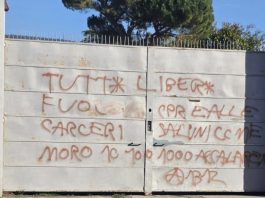 FdI: “Rimuovere scritte inneggianti alla violenza politica”