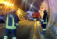 A1: mezzo pesante impatta contro la galleria delle Croci