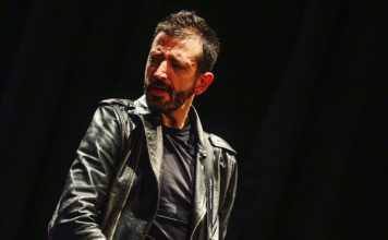 Il diavolo veste blues: Giuseppe Scarpato inaugura “Un palco in biblioteca”, a Sesto Fiorentino