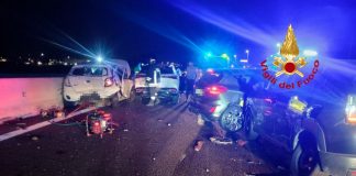 Sesto, incidente sulla A11: 2 feriti e 6 veicoli coinvolti Vigili del Fuoco